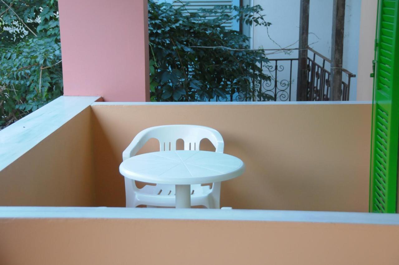 Chalikias Rooms Asprogerakata エクステリア 写真