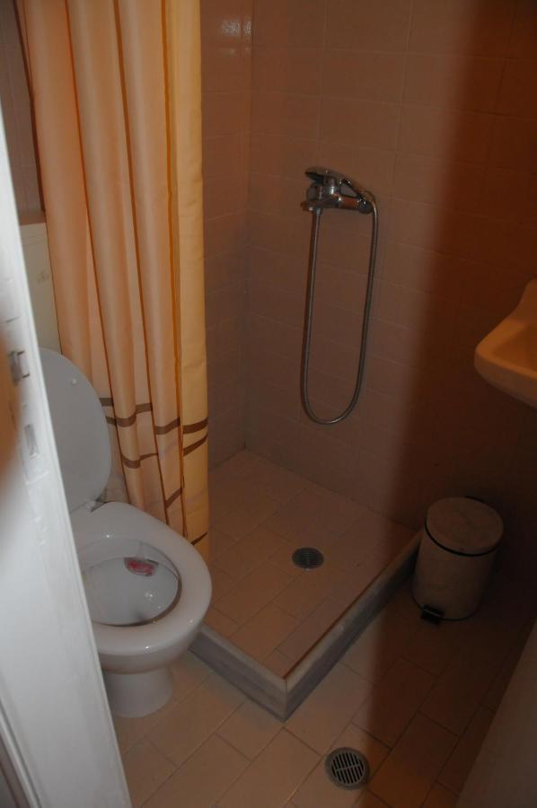 Chalikias Rooms Asprogerakata エクステリア 写真